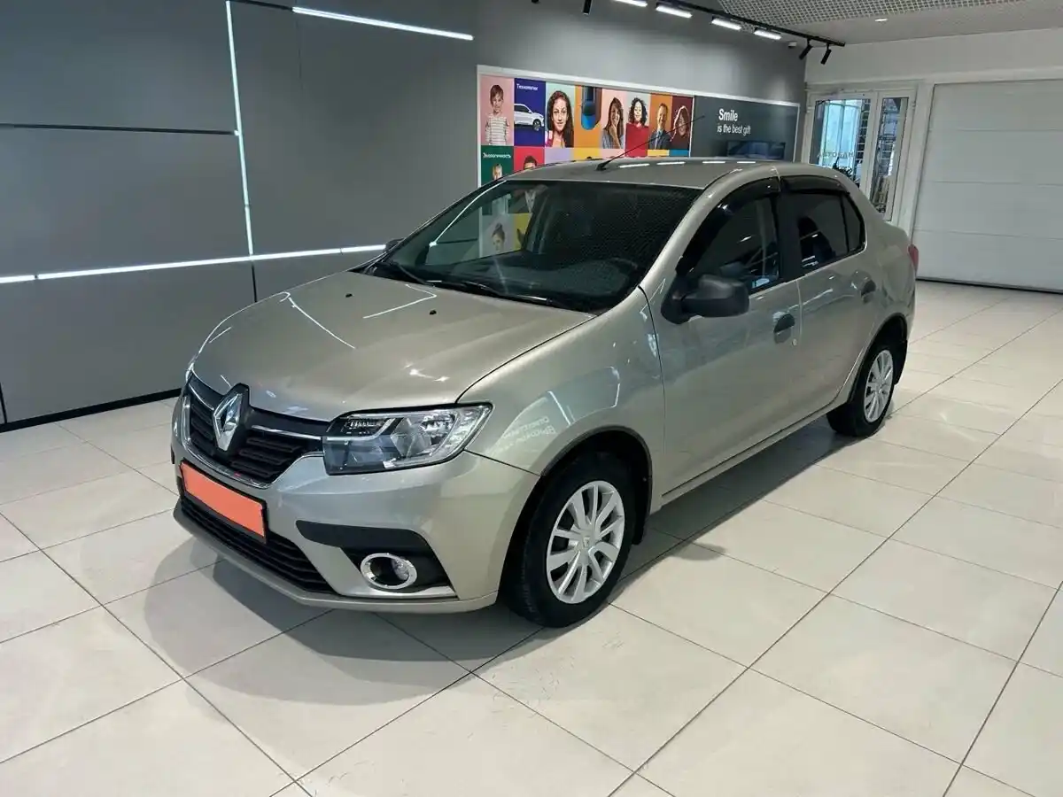 Renault Logan - фото 1
