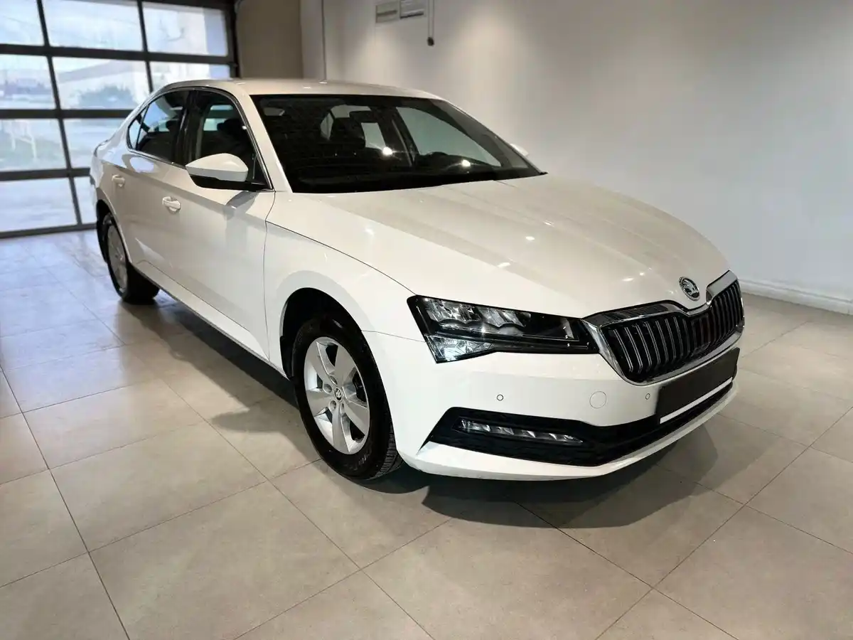 Skoda Superb - фото 1